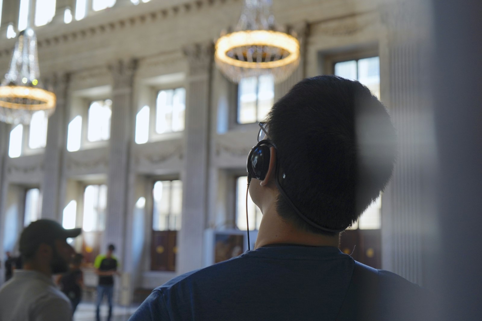 Секция TOEFL Listening: подготовка в наушниках под лекции
