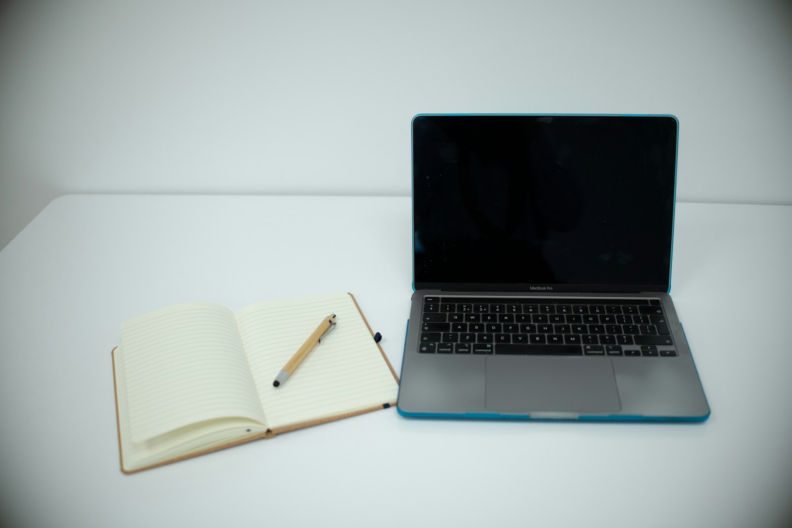 TOEFL Writing: написание эссе и Academic Discussion на ноутбуке